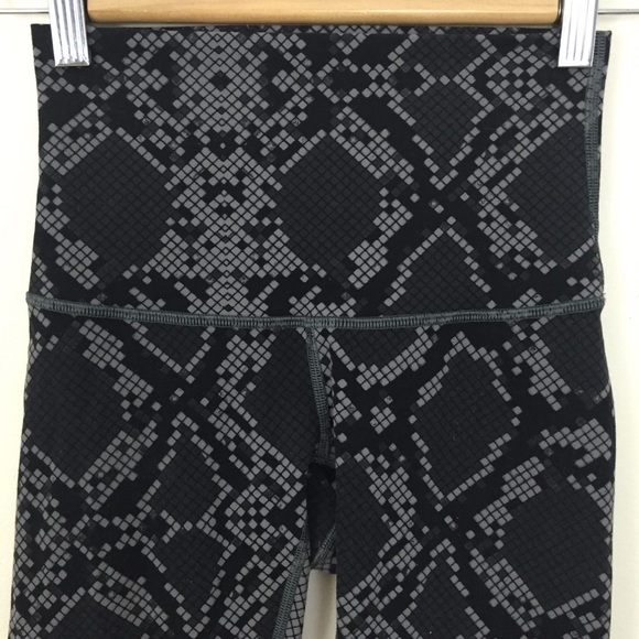 LULULEMON Hi-Rise Wunder Under Snake Leggings - Picture 6 of 13